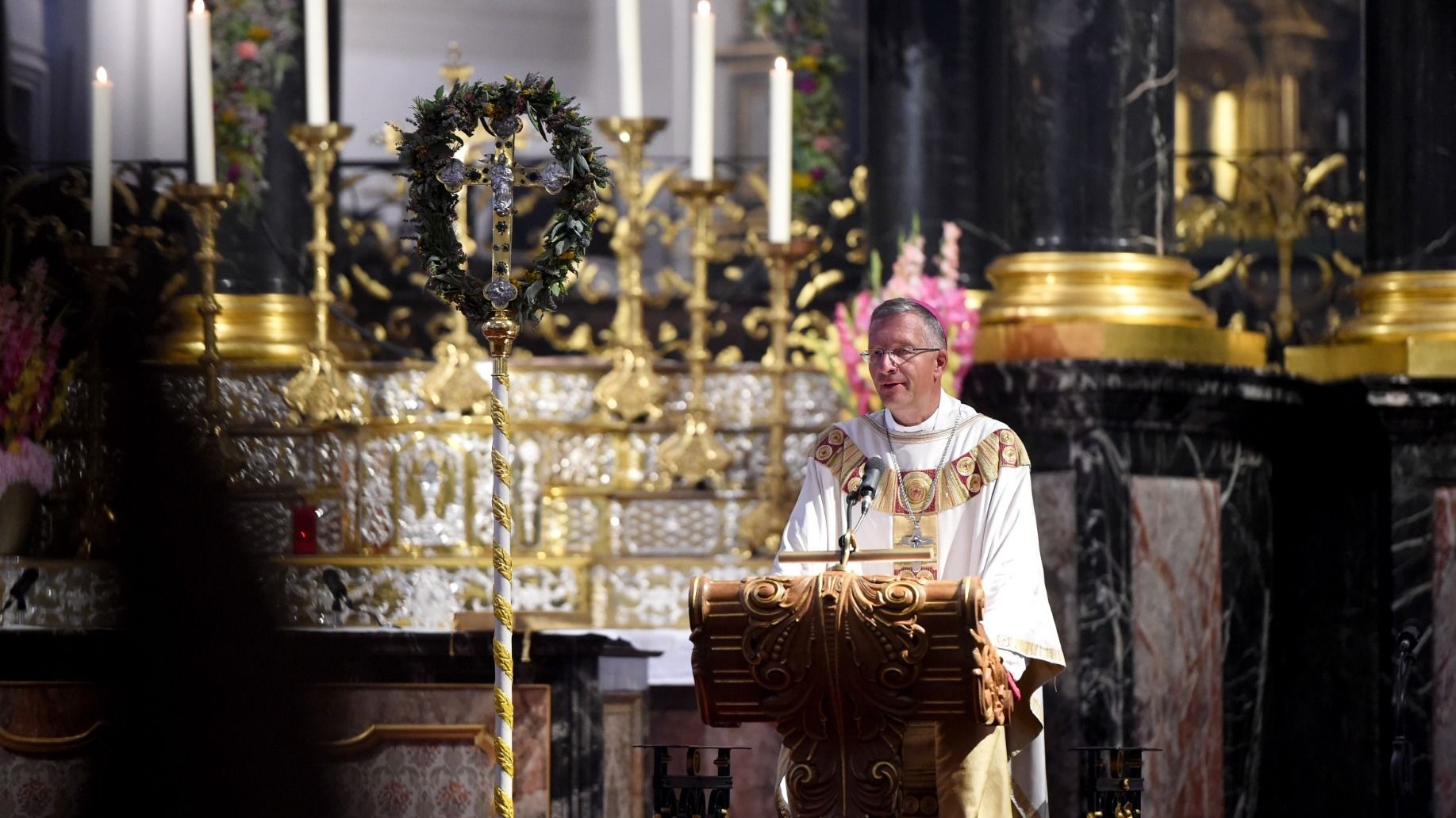 Maria ist die Frau der Menschenwürde – dies betonte Fuldas Bischof Dr. Michael Gerber in seiner Predigt am Hochfest Mariä Himmelfahrt im Fuldaer Dom. Foto: Bistum Fulda / Marzena Seidel.
