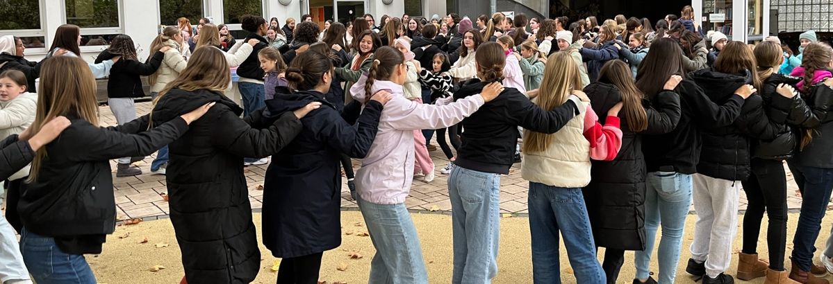 Auf dem Schulhof - Lebensfreude in der Gemeinschaft erleben