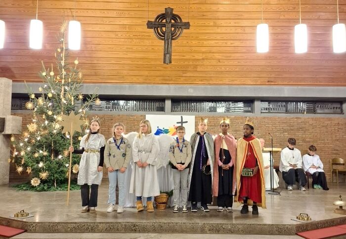 Sternsinger Wächtersbach mit Dreikönigs-Spiel - kleine Aufführung der Pfadfinder Wächtersbach
